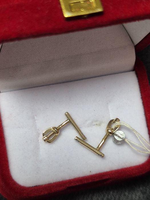 Новые золотые пусеты с бриллиантами