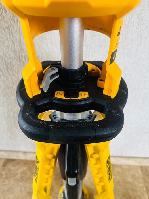 Lanterna dewalt dcl 079