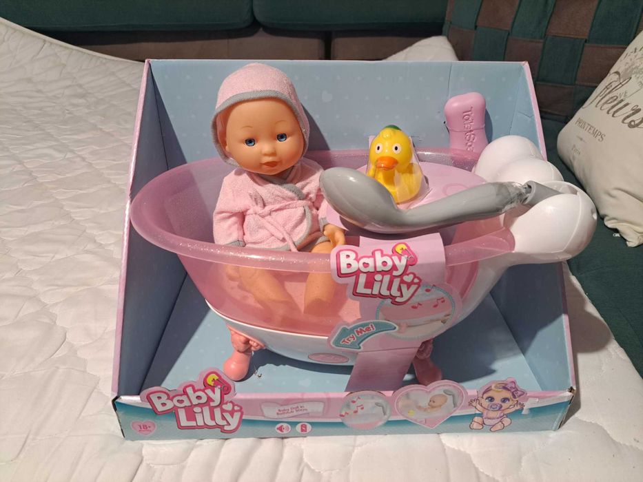 Бебе с вана и аксесоари