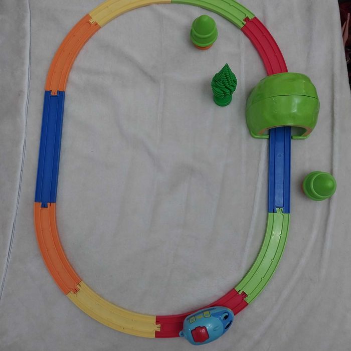 Паровозик игрушечный Tomy