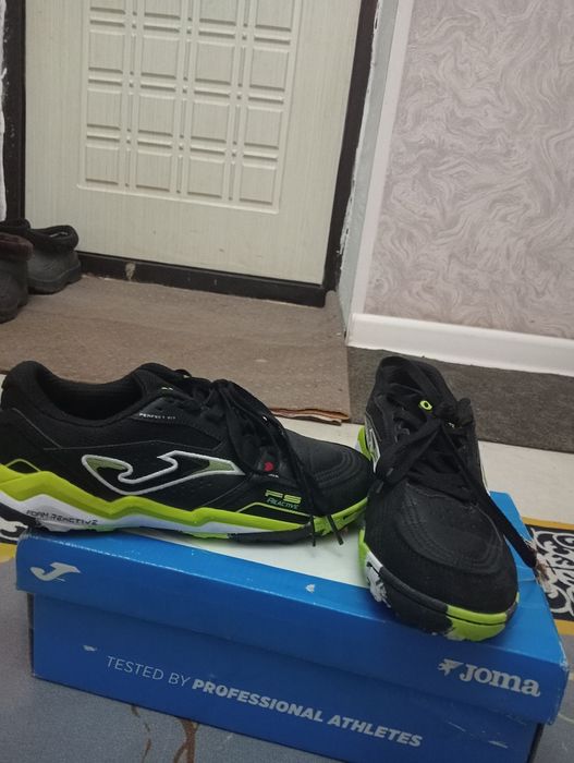 Сорконжкии Joma размер 39