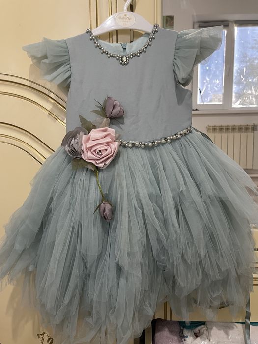 Белый платье 4/5 лет