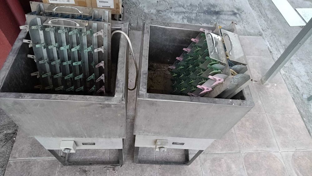 KIT utilaj produs Inghetata pe băț kit complet NOU Utilaj frigorific, bazine 1 degivrare si 1 glazurare, 2 faguri x 35 alveole, 4 suporti betisoare