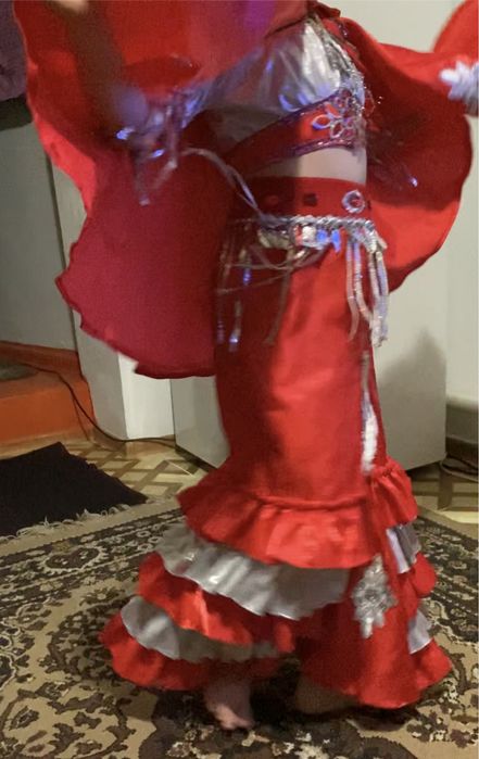 Продается праздничное платье, наряд красной шапочки ,