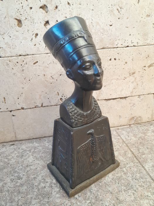 Nefertiti,  statueta vintage din bronz.