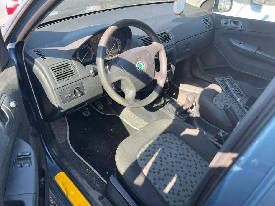 Dezmembrez Skoda Fabia 1 facelift limuzina bleo 1,2 benzina 2006