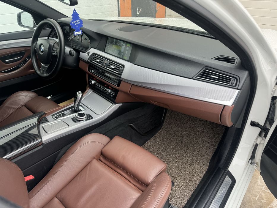 Bmw 520D M pachet, HUD, Trapa, Piele maro, Posibilitate Rate