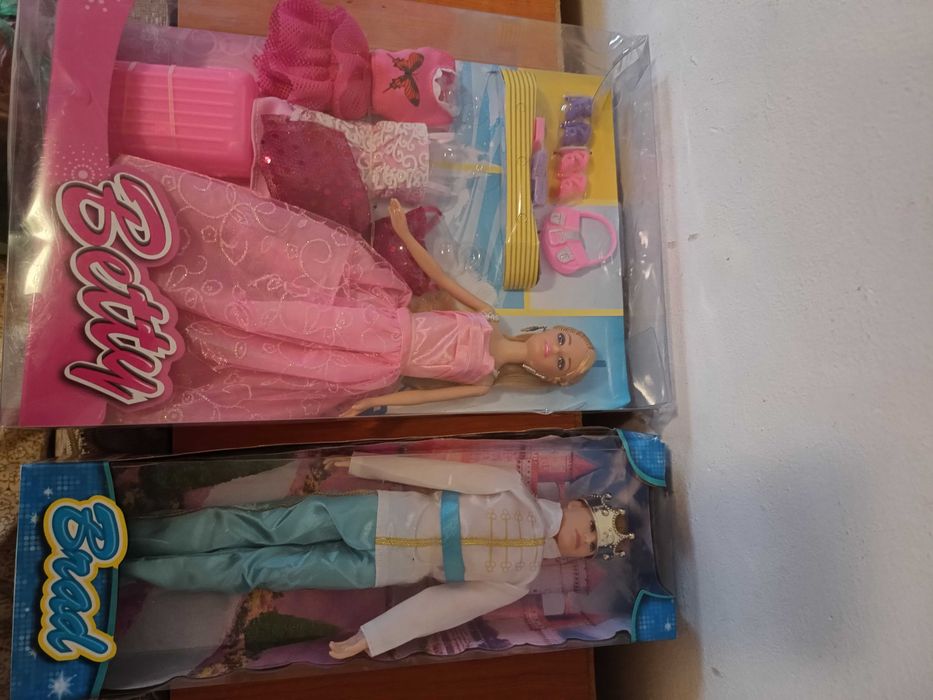 8 păpusi/ jucării dif pt copii, personaje Barbie/Betty/Brad etc