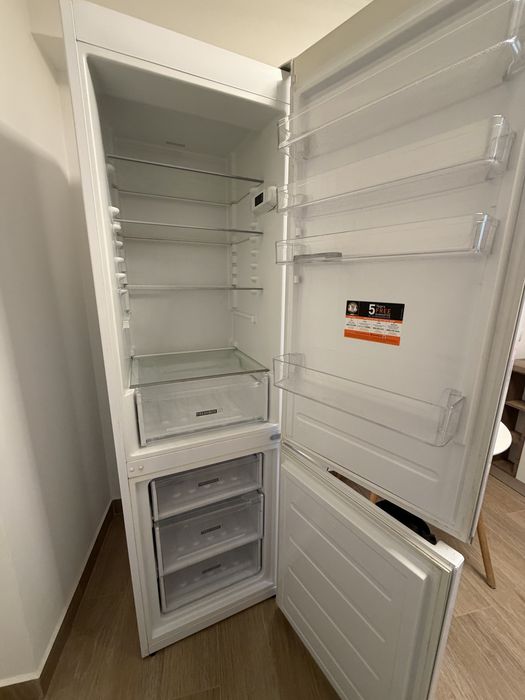 Vand frigider Whirlpool