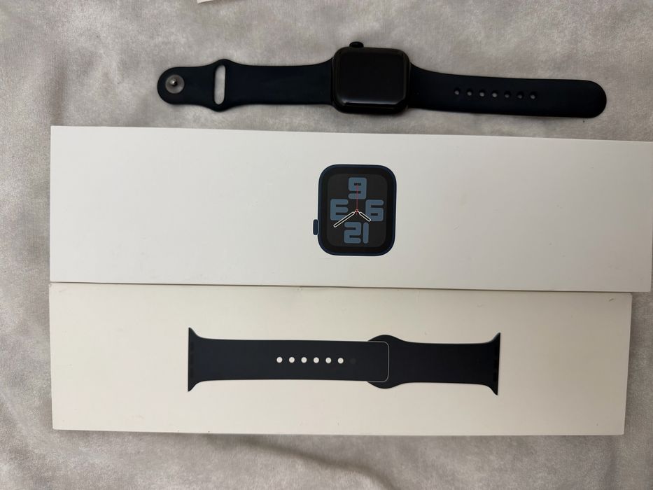 Продам часы Apple Watch Se2 40 mm