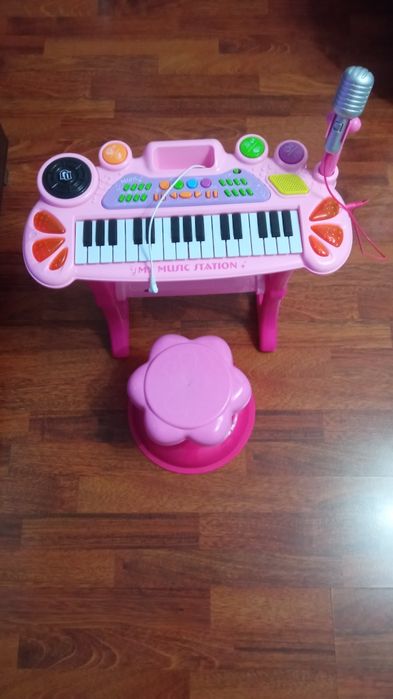 Детско пиано, пазарска количка и люлка - легло