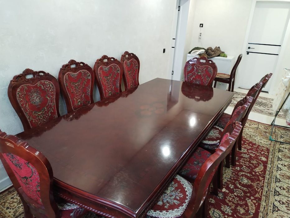Продам стол с стульями