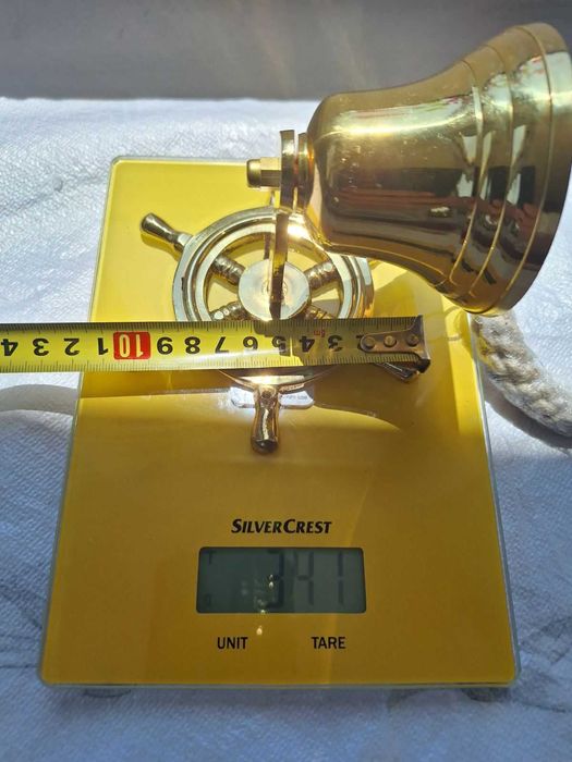 Бронзова камбанка със стойка.