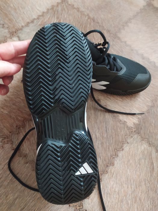 Продам кроссовки Адидас