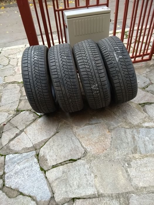 Четери Зимни Гуми 235/60/18