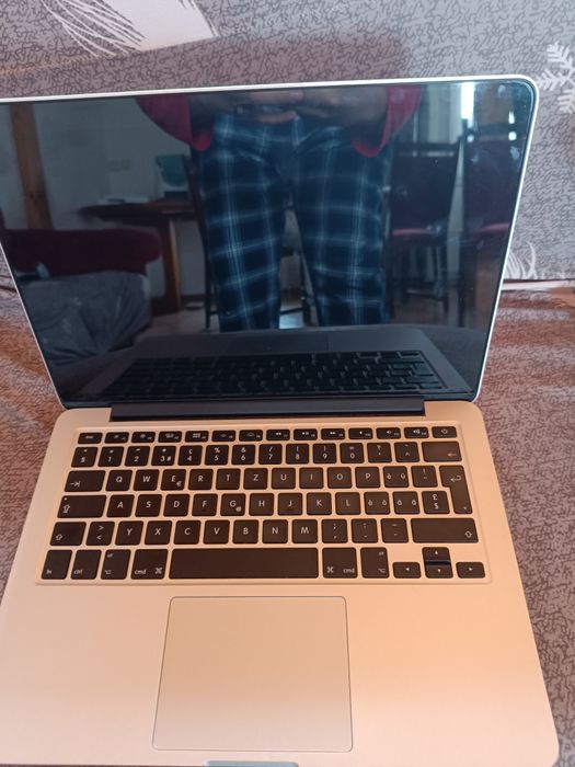 Vând laptop Apple Macbook Pro într-o stare excelentă!
