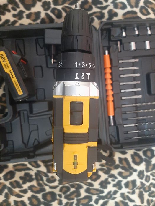 Шуруповерт DeWALT