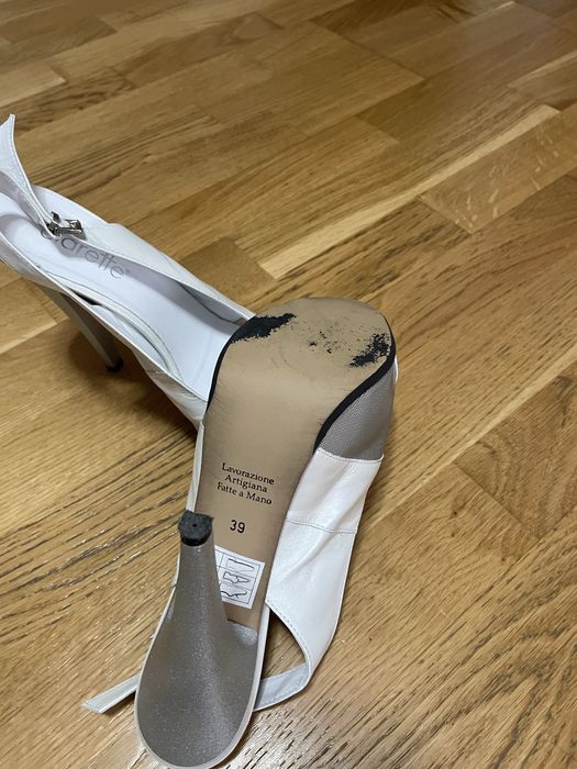 Sandale din piele ,mărimea 39 !