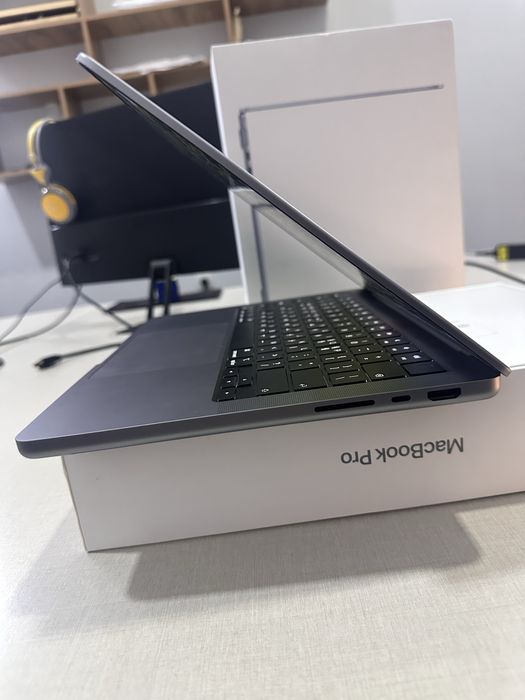 MacBook Pro 2022 14-Inch 16/512