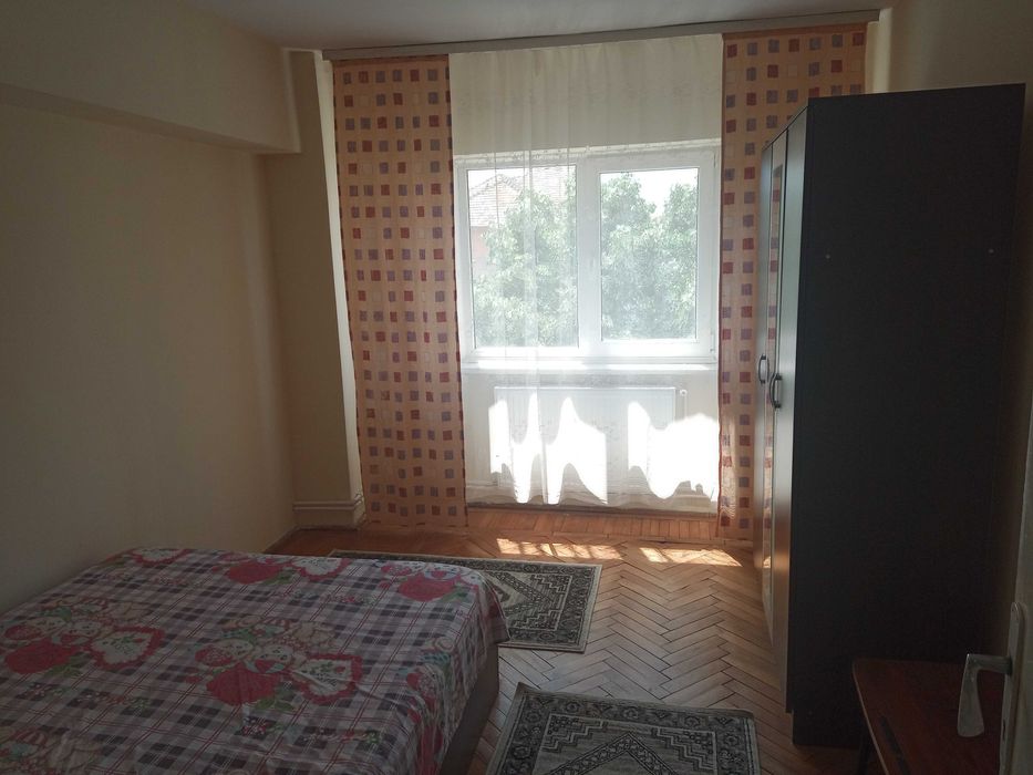 Închiriez ap.2 cam. centru, centrală proprie