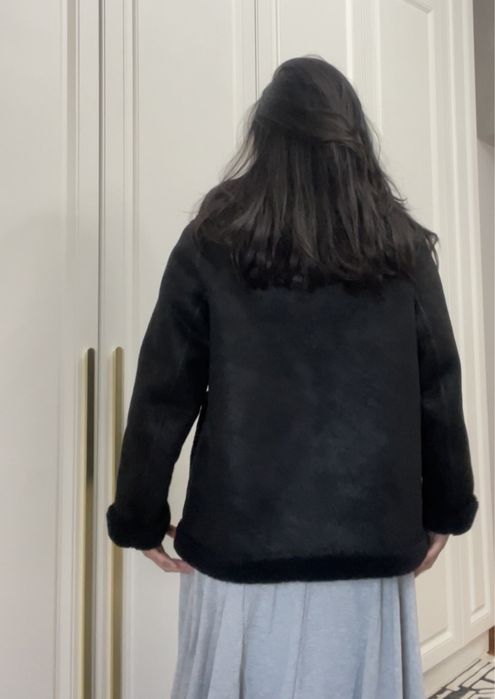 Дубленка черная короткая