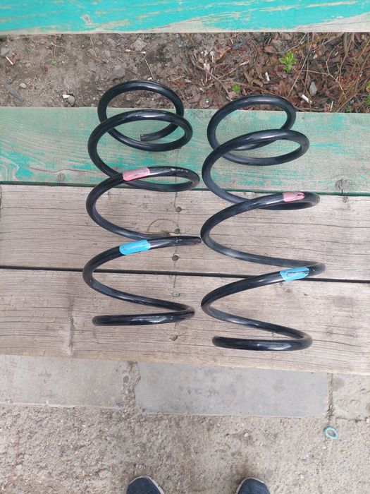 Продам  амортизаторы камри 50