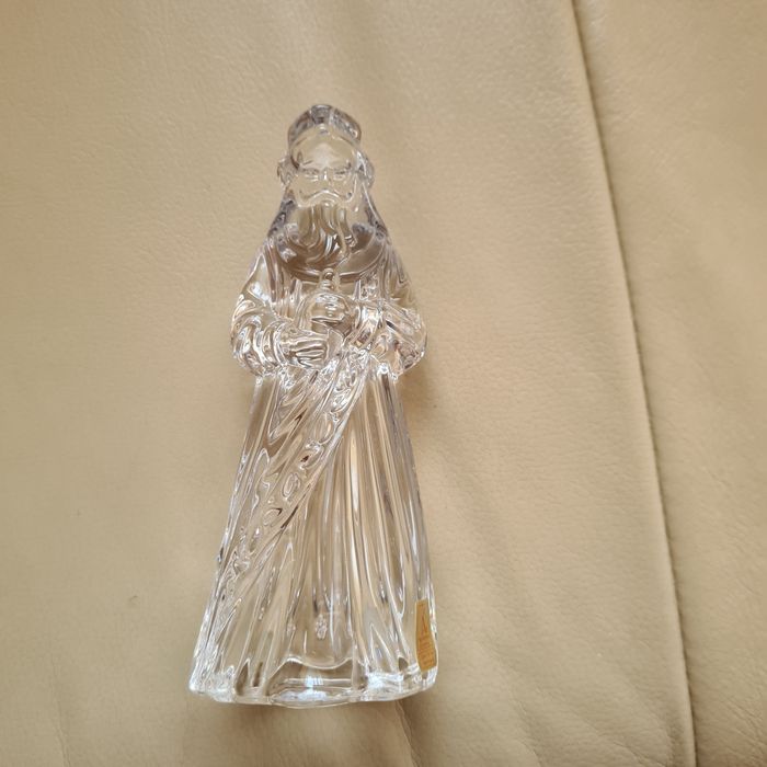 Vand frumoasă statuetă din cristal