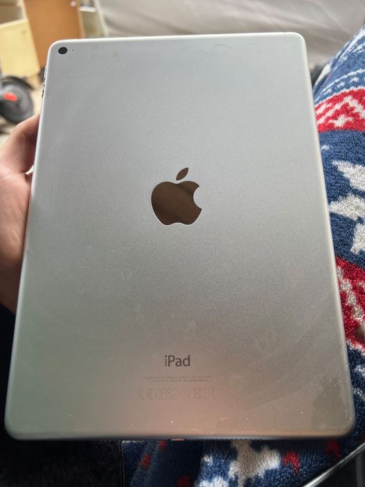 Iphone XR , Ipad 6 , Ipad 6