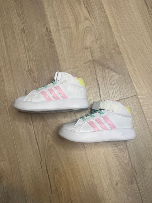 Спортни обувки за момиче Adidas