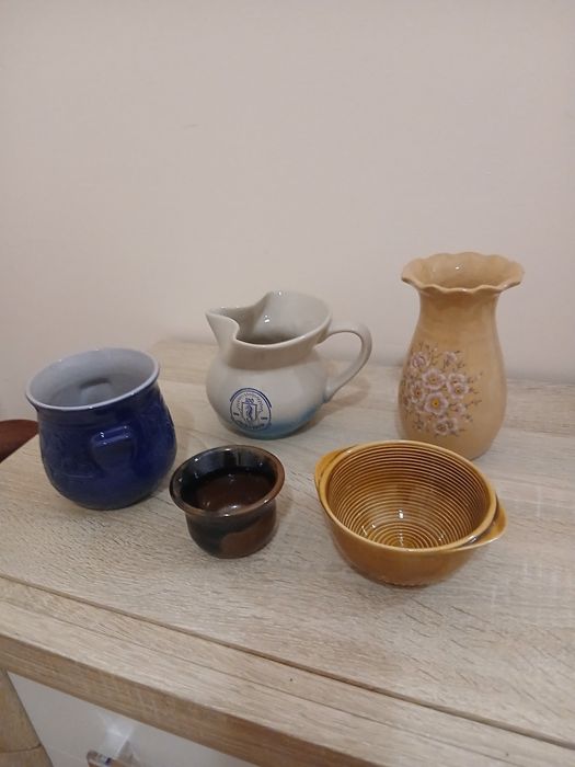 Два комплекта красиви керамични съдове за декорация