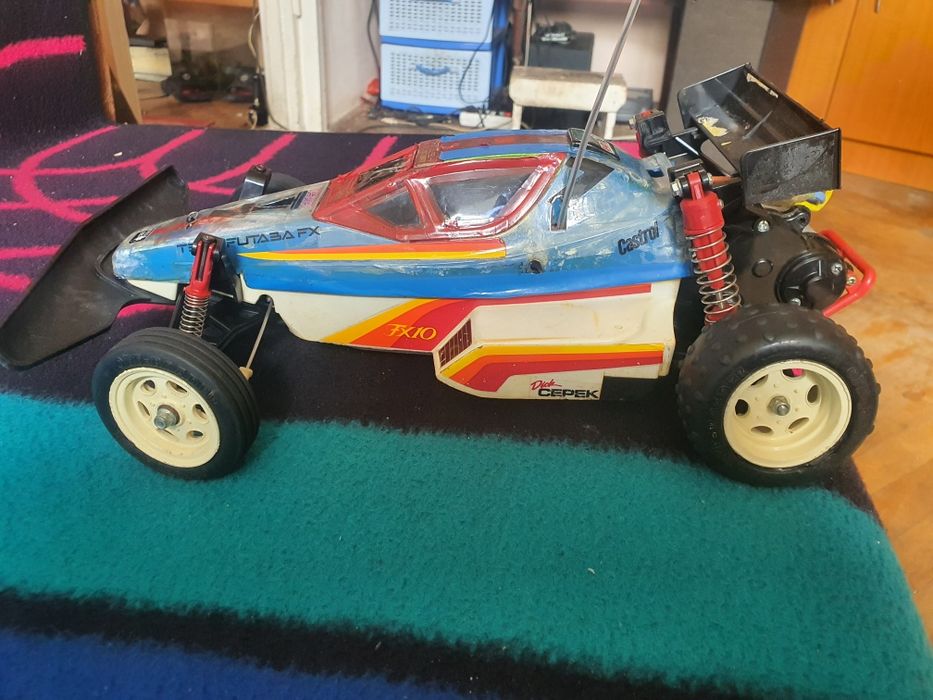 se vinde automodel de colecție  team       futaba fx  10