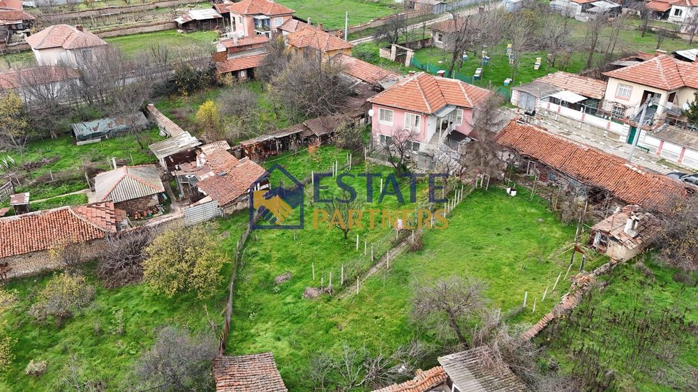 Къща в Пловдив, област-с.Ново Железаре площ 198 цена 63000