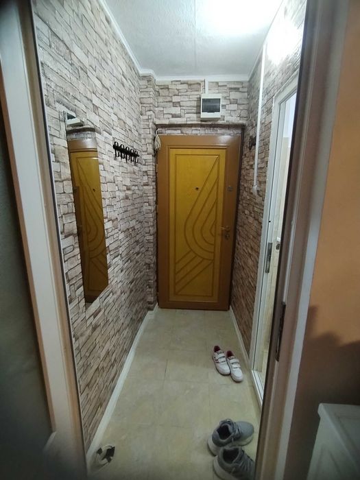 Închiriez apartament cu 2 camere langa liceul Cerna
