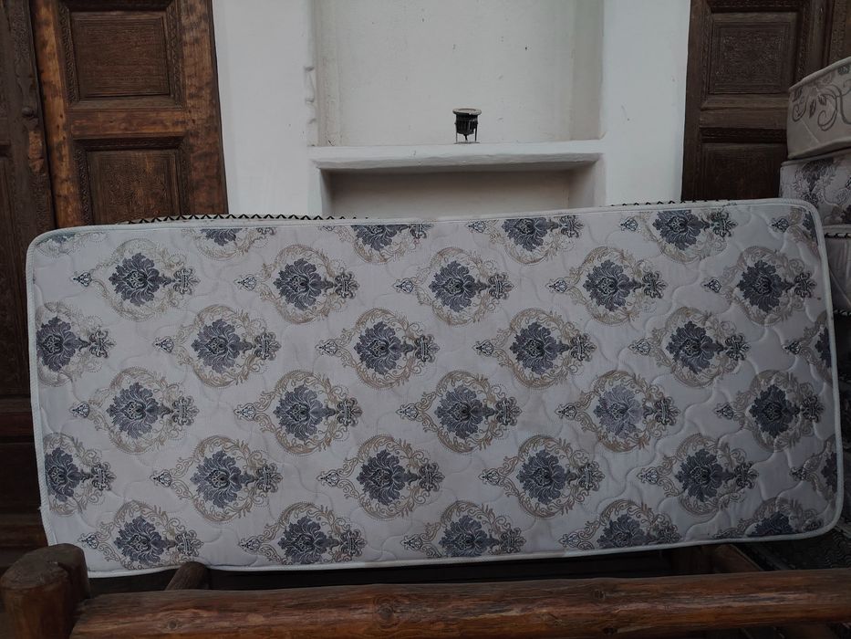 Arzon narxlarda holati o'rtacha matraslar sotiladi