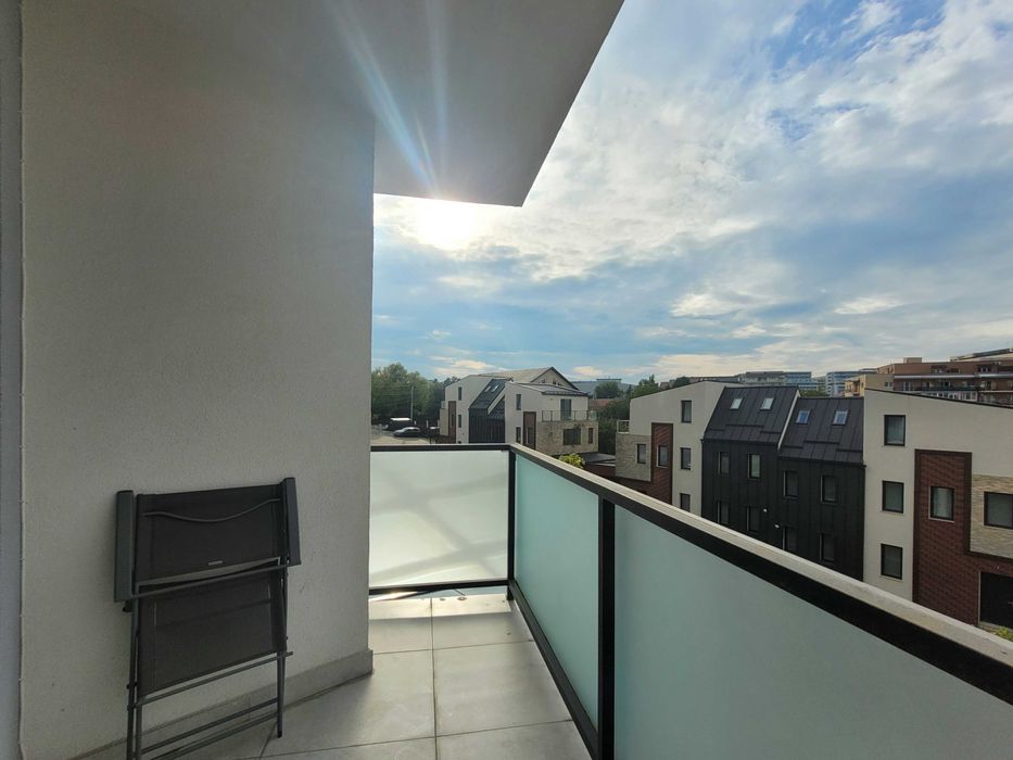Apartament cu două camere, Bună Ziua