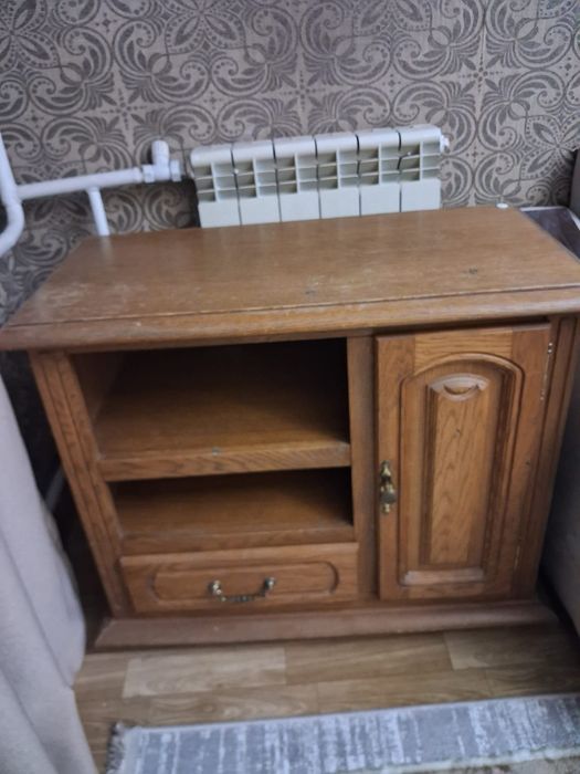 продаю шкаф и тумбочку
