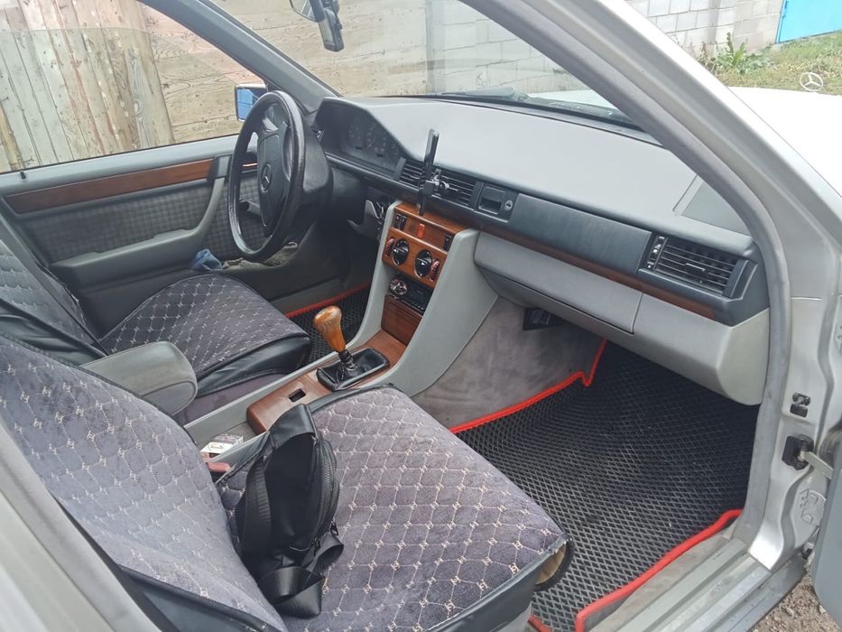 Машина продам мерседес 220