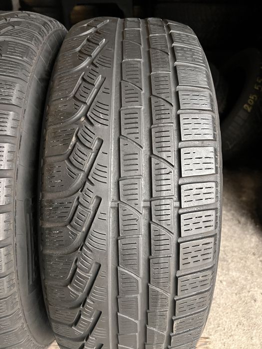 2 anvelope iarna 225/60/17 , Pirelli , RunFlat !