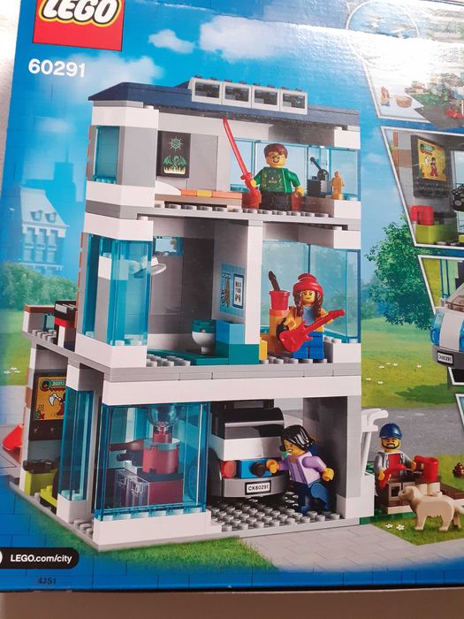 Lego City 60291 Casa familiei, set nou, sigilat, de cadou