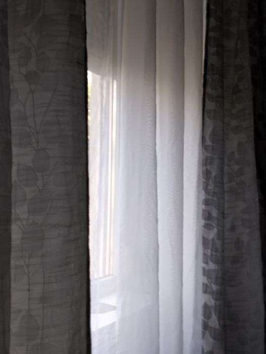 Draperii gri cu frunze deosebite bonus o perdea voal alb