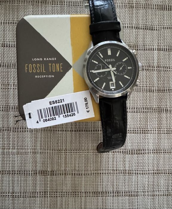 Продавам часовник Fossil в много добро състояние, с нормални следи от употреба. 10 ATM