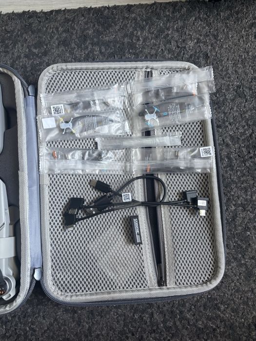 DJI Mini 4K Fly More Combo - 4 ore de utilizare