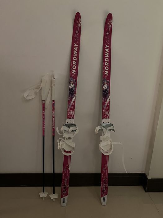 Продам лыжи детские