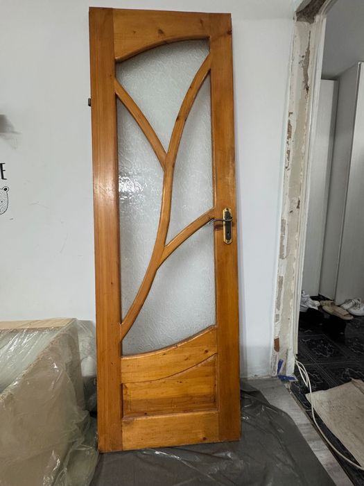 Usi interior lemn lacuit cu toc si broasca