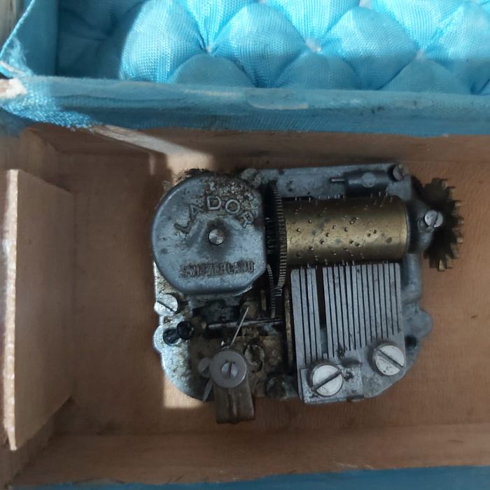 Cutie muzicală veche