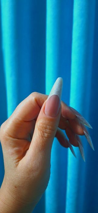 Модель на длинное наращивание Френч