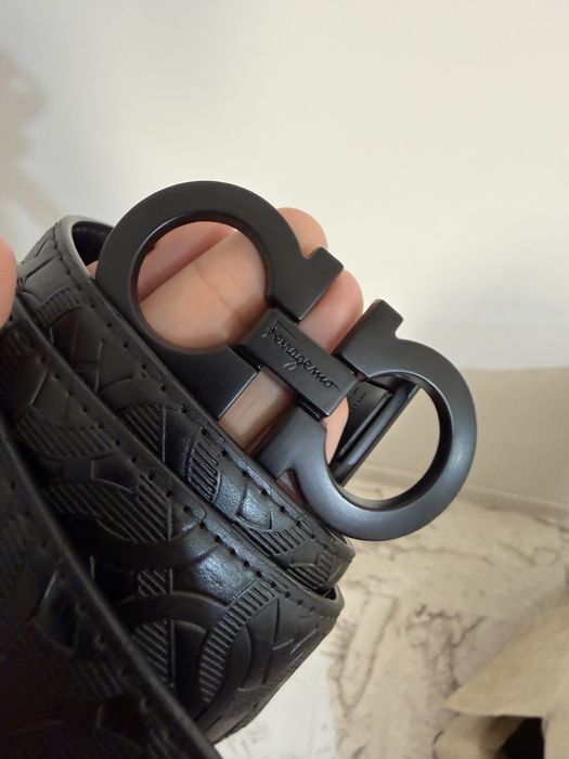Curea Ferragamo Black cu model