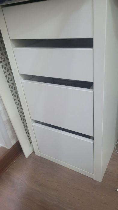 Тумбочка с полками