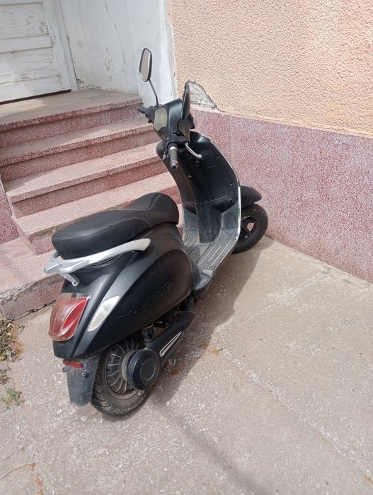 Vând motoreta electric