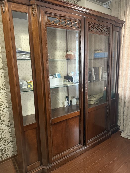 Шкаф витринный.